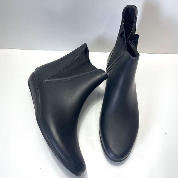 LOEFFLER RANDALL Rain Slip on Chelsea Boots in Black Size 8 - Picture 2 of 16